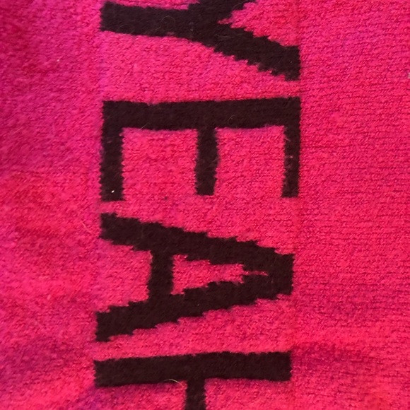 Cute pink sweater - Picture 3 of 3